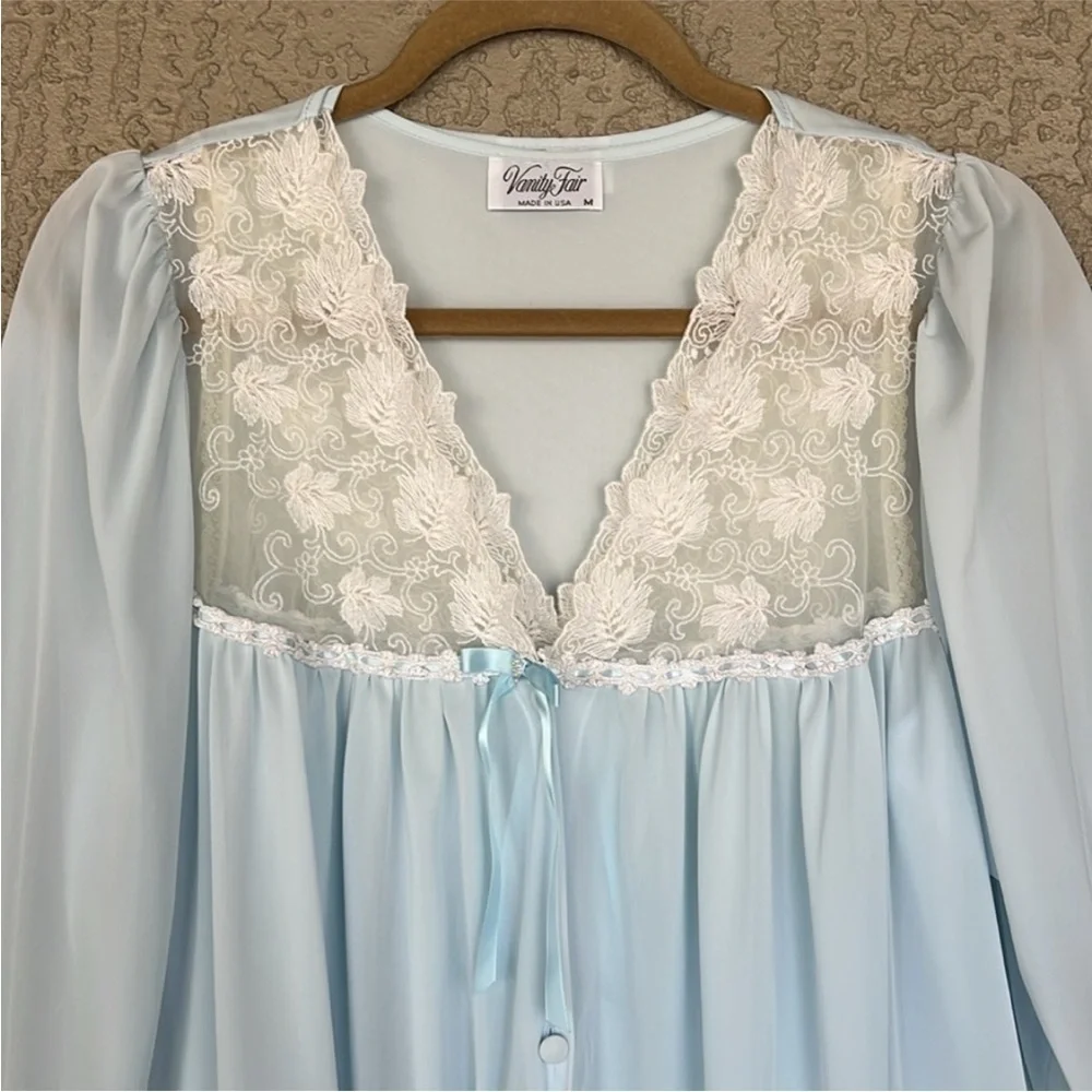 Vintage Vanity Fair Light Blue Nylon Lace Nightgown Robe Set M USA Made